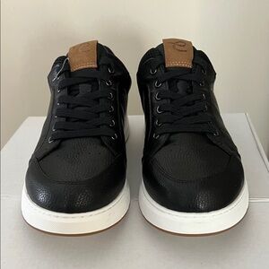 Black Leather Woman’s Pickleball sneaker
Size 8 WIDE
Brand New in Box